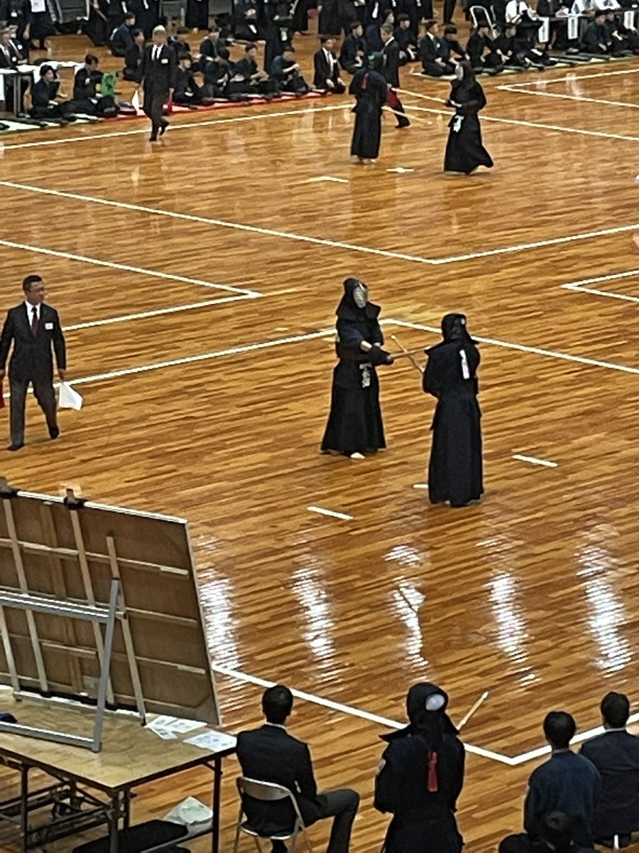 10月14日に全日本学生剣道優勝大会が行われました。
結果は、
男子団体ベスト16
となりました。

この大会をもちまして森島統括主将をはじめとする4回生は引退となります。全関西優勝など多くの結果を残してくれました。