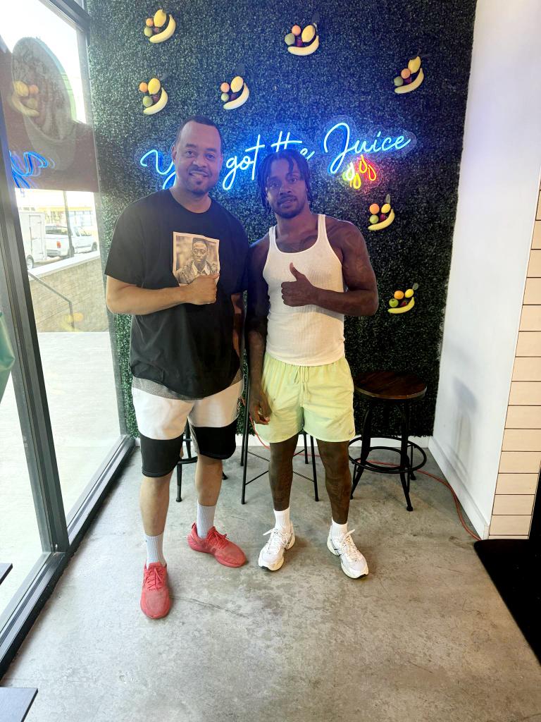 Shout out to <a href="/ErrolSpenceJr/">Errol Spence</a> for stopping by our shop <a href="/SqueezersCoDFW/">SQUeeZeRS_Juice_Bar Bishop Arts District</a> today!