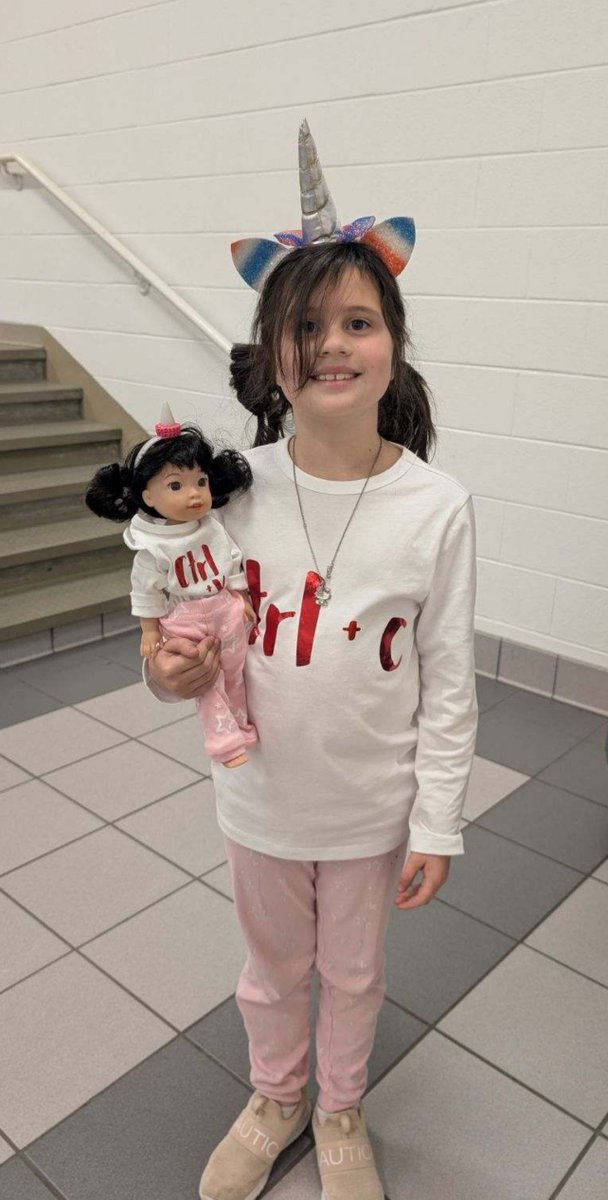 chhuff33's tweet image. Copy & Paste Day for @CLESDolphins Bully Prevention and Digital Citizenship Spirit Week was so much fun! Tomorrow we wear orange for #UnityDay. #vbits #CLESDolphinPOD @jehaws @smars0194 @teacherkenney