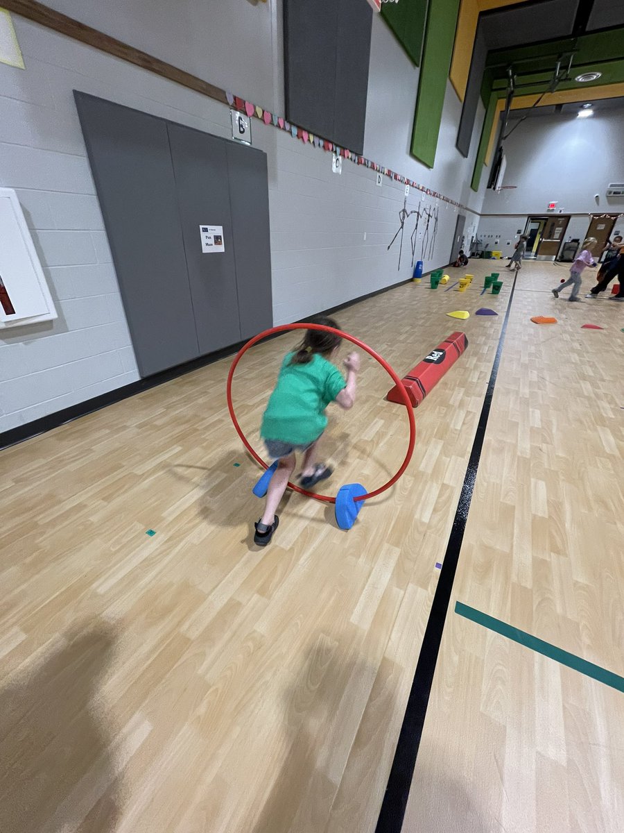 LDaneshmand's tweet photo. Howdy Folks! 🤠 BFE PE Fair! 🎡🎪🎟️Littles rotated through stations and the bigs played Big Tex Tic-Tac-Toe! #risdmoves #teambrentfield #risdbetheone https://t.co/OTdUwFYR48