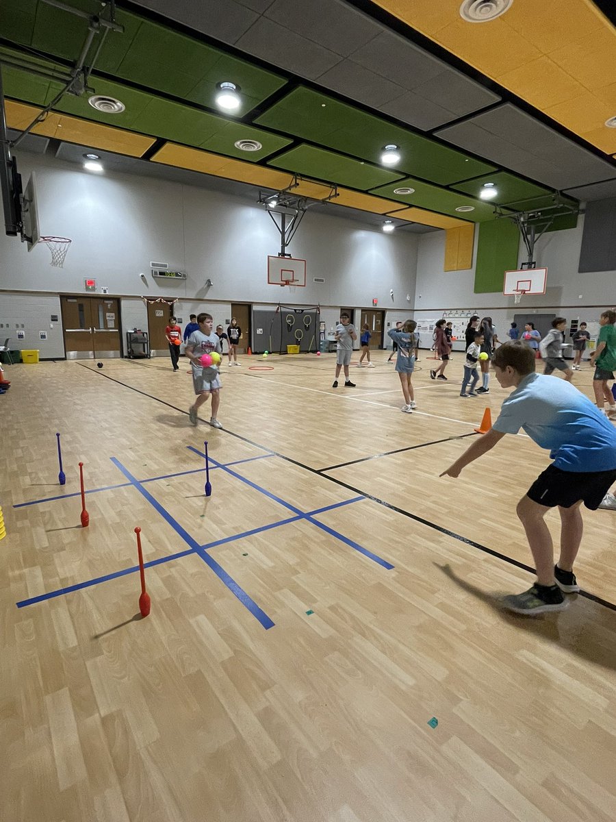 LDaneshmand's tweet photo. Howdy Folks! 🤠 BFE PE Fair! 🎡🎪🎟️Littles rotated through stations and the bigs played Big Tex Tic-Tac-Toe! #risdmoves #teambrentfield #risdbetheone https://t.co/OTdUwFYR48