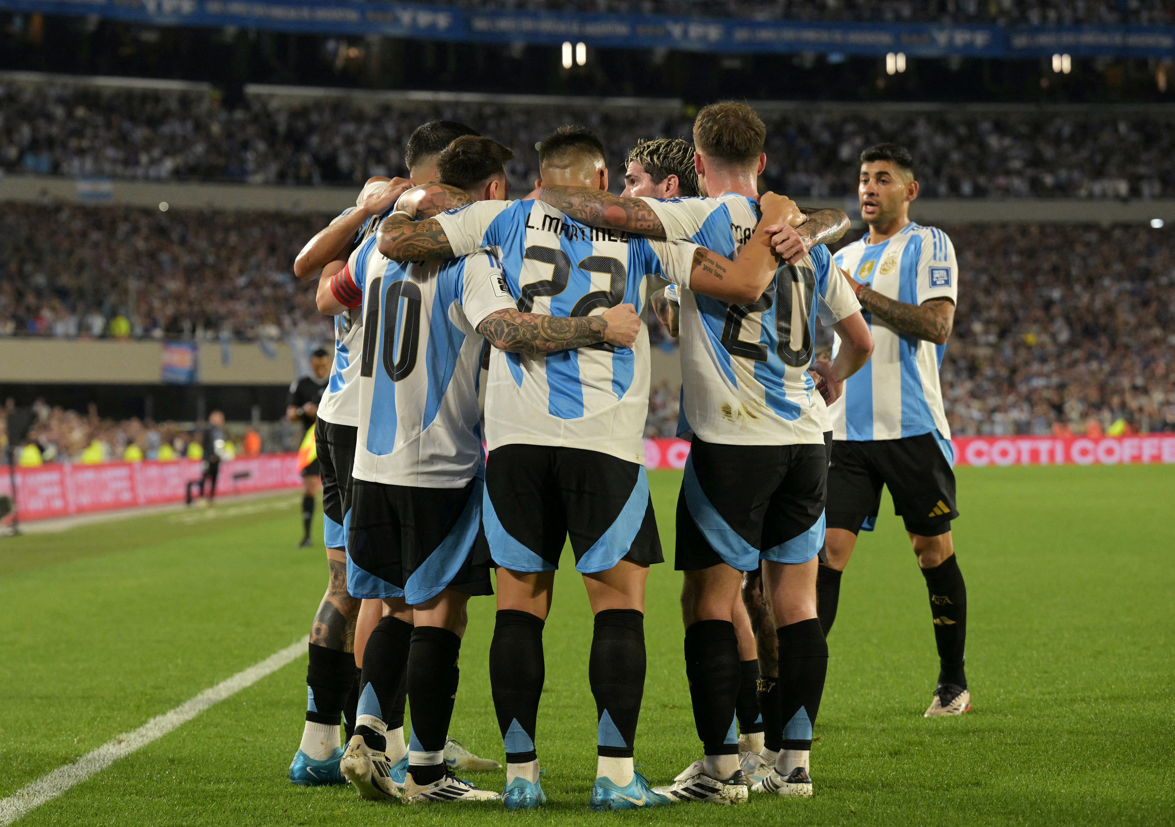 Argentina apabulló a Bolivia con un triplete de Messi | Canal Showsport