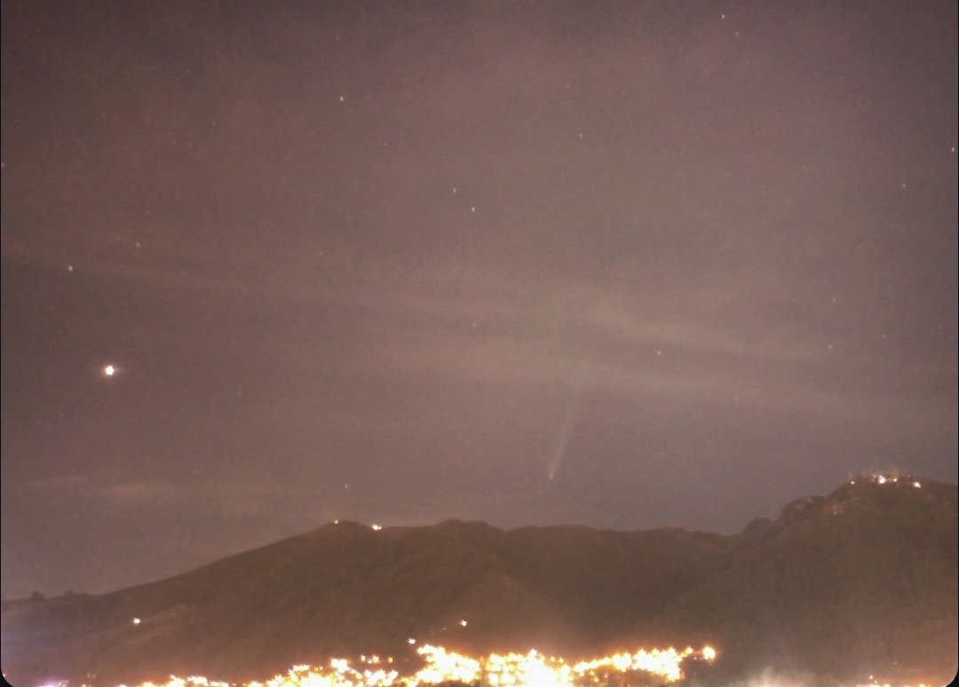 Not the best of photos out there, but not bad for my modest phone #Tsuchinshan_ATLAS