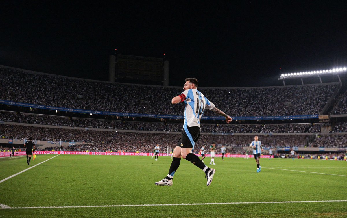 Un gol y dos asistencias en 45'.

Está loco.