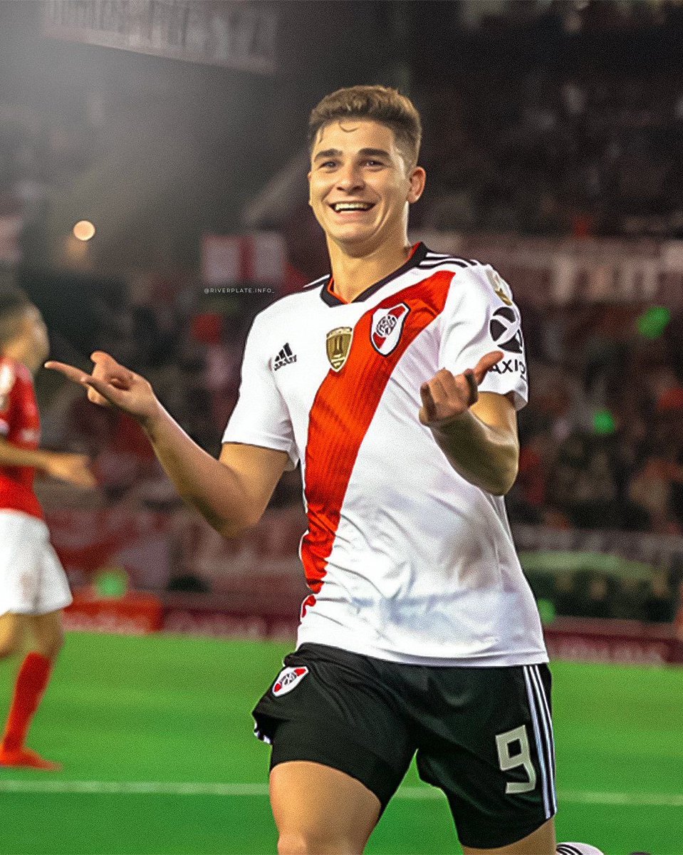 Gonzacarp_09's tweet photo. El pibe de River en el patio de su casa cogiendose otra vez a un equipo boliviano https://t.co/fOgiEQG6JL
