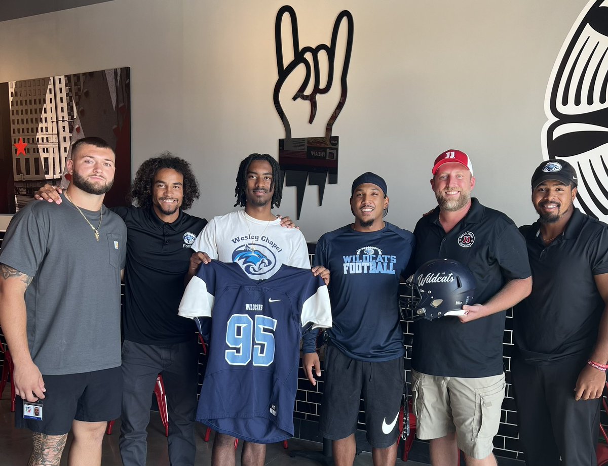 WCHSWildcatsFB's tweet photo. Congrats to Eric on his new Jimmy John’s in Wesley Chapel! 📍 5450 Post Oak Blvd.

Our coaches came out to support this proud Chapel alum. We’re grateful to have you as a sponsor!

Hungry? Stop by and say we sent you! 😉

#WeAreChapel #RaiseTheBar #Sponsor #Alum https://t.co/edvZr6tnim