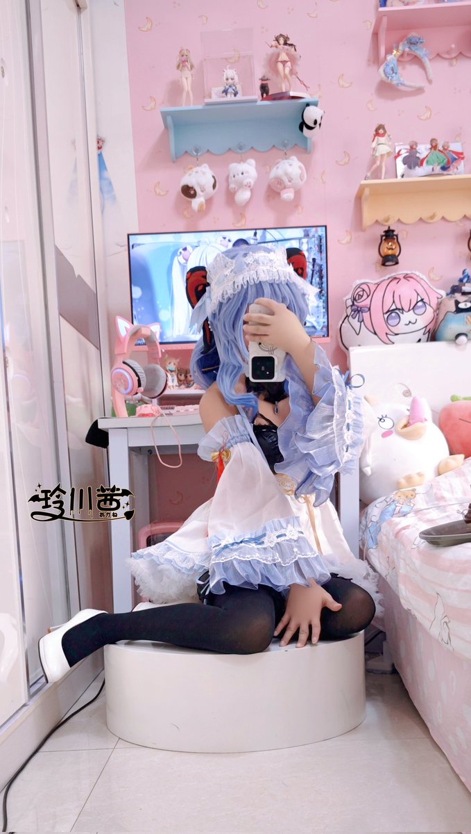 lingchuanqian's tweet photo. 这张看着像未成年hhh https://t.co/c4BkHY8XKU