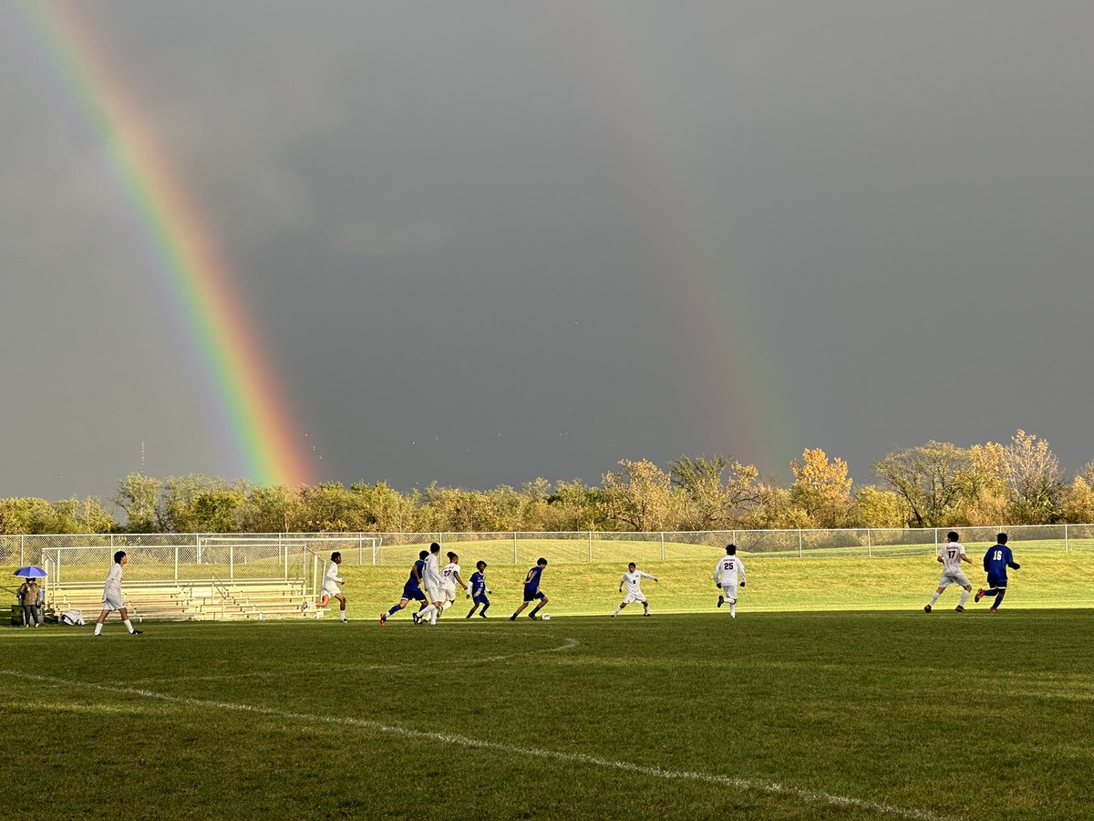 BoysSoccer_CM's tweet photo. Always nice to get a win on Senior Night! Great work Warriors. Goals were scored by Jhonaiker Bustamante and Wisner Merilien. Congrats to all of our seniors for all the hard work and dedication throughout their careers! https://t.co/rkQY5B6kSN