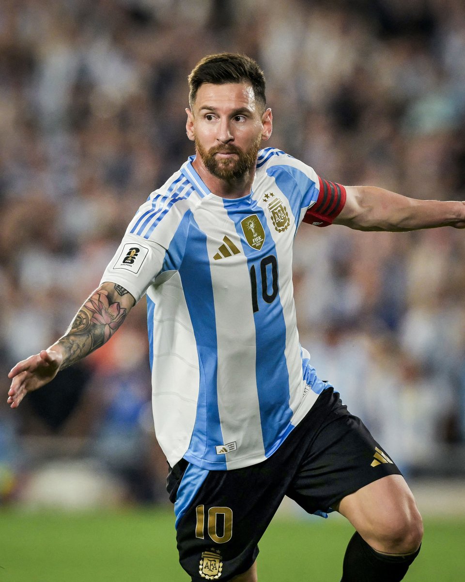 brfootball's tweet photo. Messi ⚽
Lautaro ⚽
Julián ⚽

Argentina's front three all got on the scoresheet in the first half vs. Bolivia ♨️ https://t.co/vGIeYFked7