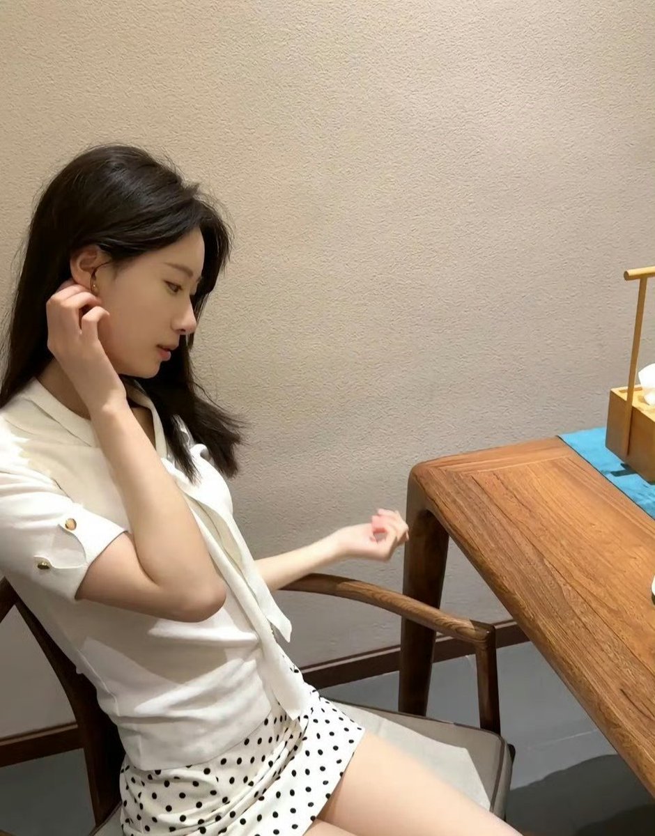 等会就要和网友见面了，有点小紧张。 https://t.co/F37xfqo0Ay