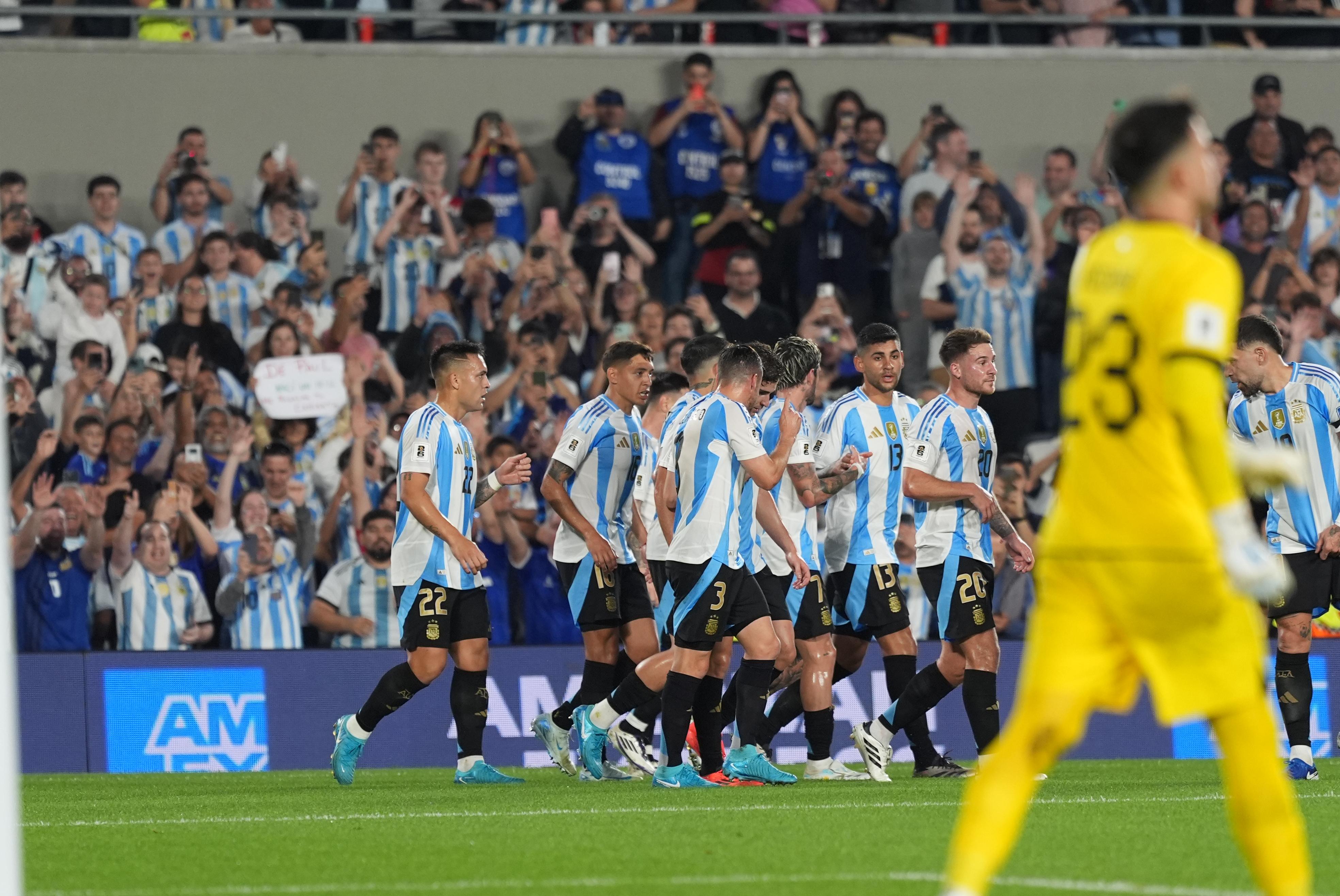 Argentina apabulló a Bolivia con un triplete de Messi | Canal Showsport