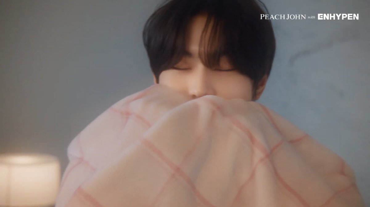 EN7ernally's tweet photo. cozy jungwon 🤍 https://t.co/XzGvqkteTc