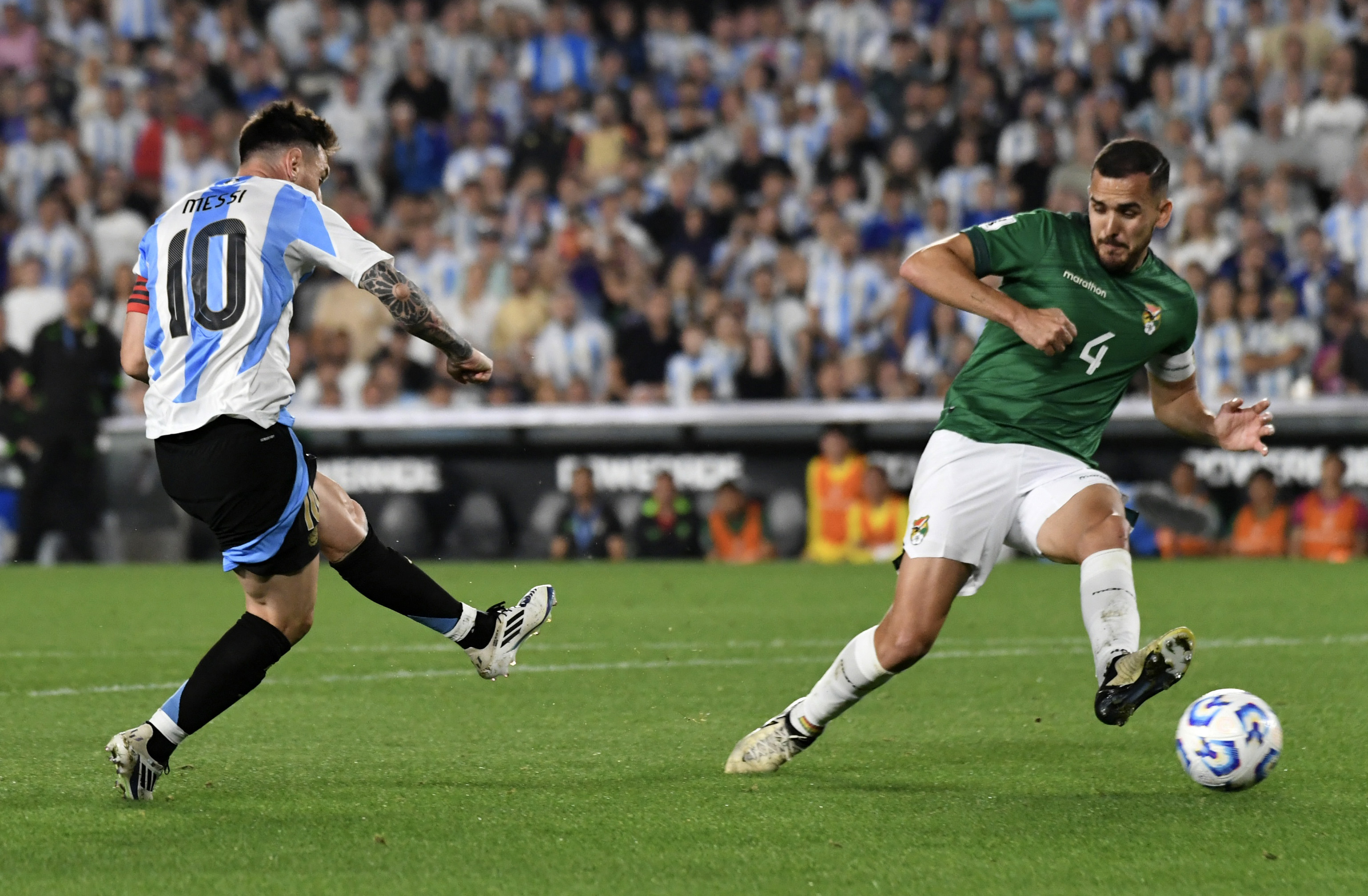 Argentina apabulló a Bolivia con un triplete de Messi | Canal Showsport