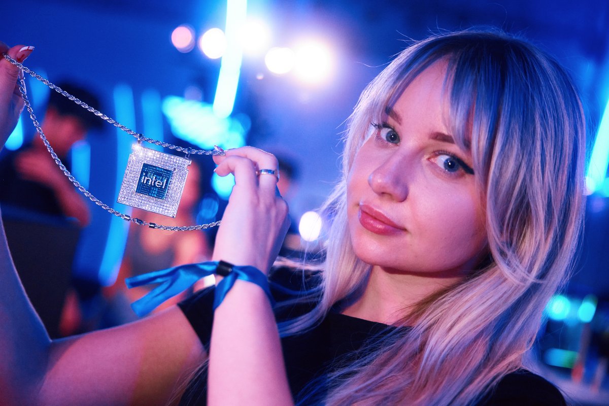 Huge shoutout to <a href="/NRGgg/">NRG</a> &amp; <a href="/IntelGaming/">Intel Gaming</a> for such a fantastic collaboration &amp; the opportunity to create custom pendants for the 5 winners of the NRG Clout Clash

Together, we turned the Intel computer chip into an iced out masterpiece 🔷✨