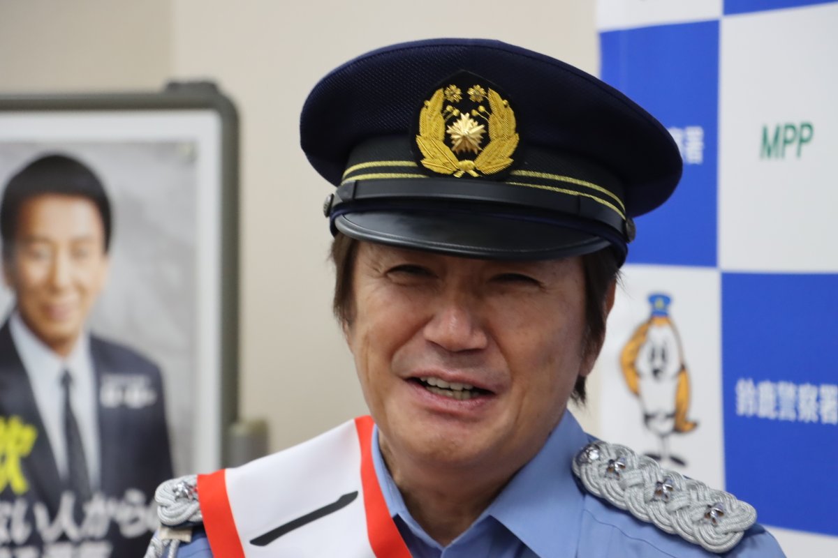 10月15日、鈴鹿警察署で全国地域安全運動に伴う出発式と広報啓発活動が