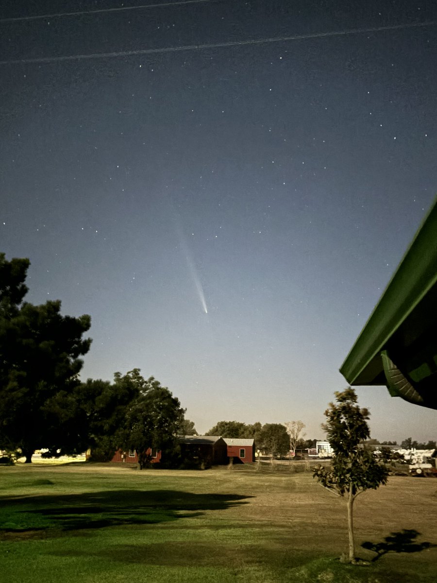 Code4Volts's tweet image. Great evening to see the comet from our patio west of Kingfisher.  @LaceySwope @CassieHeiter @ChasingtheMeso @LacieLowry @Aaron_Brackett @KOCONickSmith