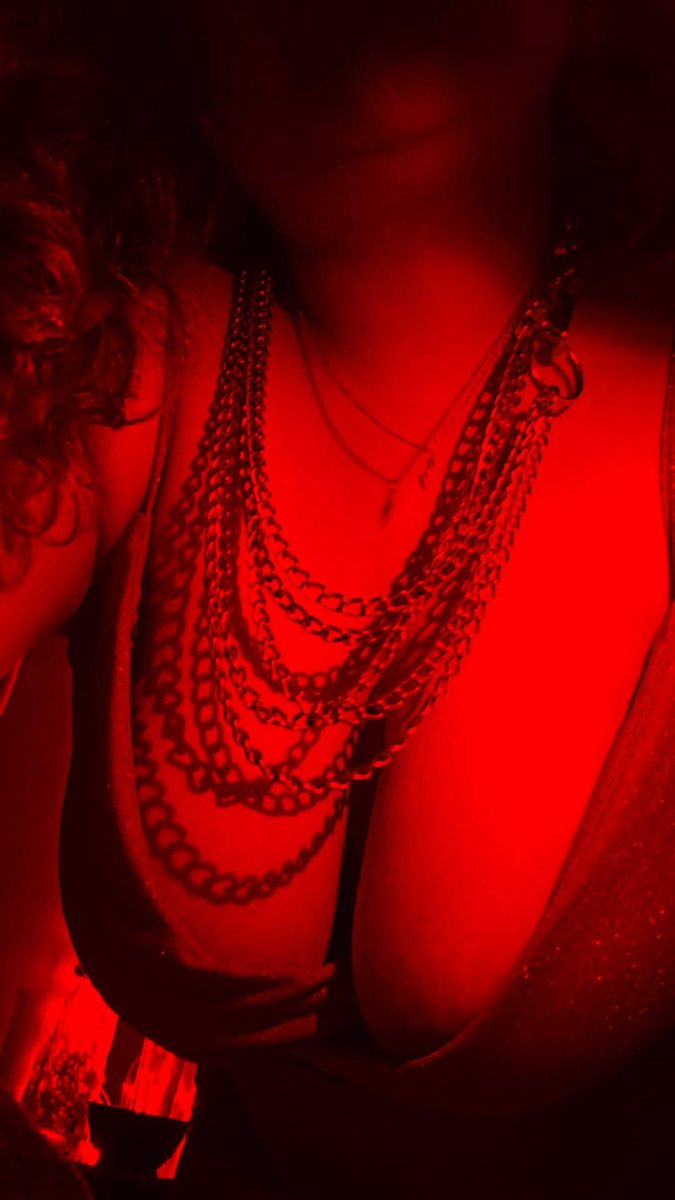 Adoro ver sus cuerpos empapados de sudor 🥵🤤

Me encanta ser sumisa 🥴💋