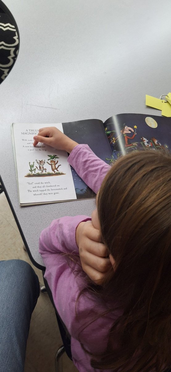 LemonMeg6's tweet photo. My student asked me to read a book aloud to her. We had the best time enjoying a story, and then she realized just how many of the heart words we are working on were in the book! So then we started reading together.  Love unexpected moments of connection! 💙💛💛 https://t.co/4RrR4OTy0l