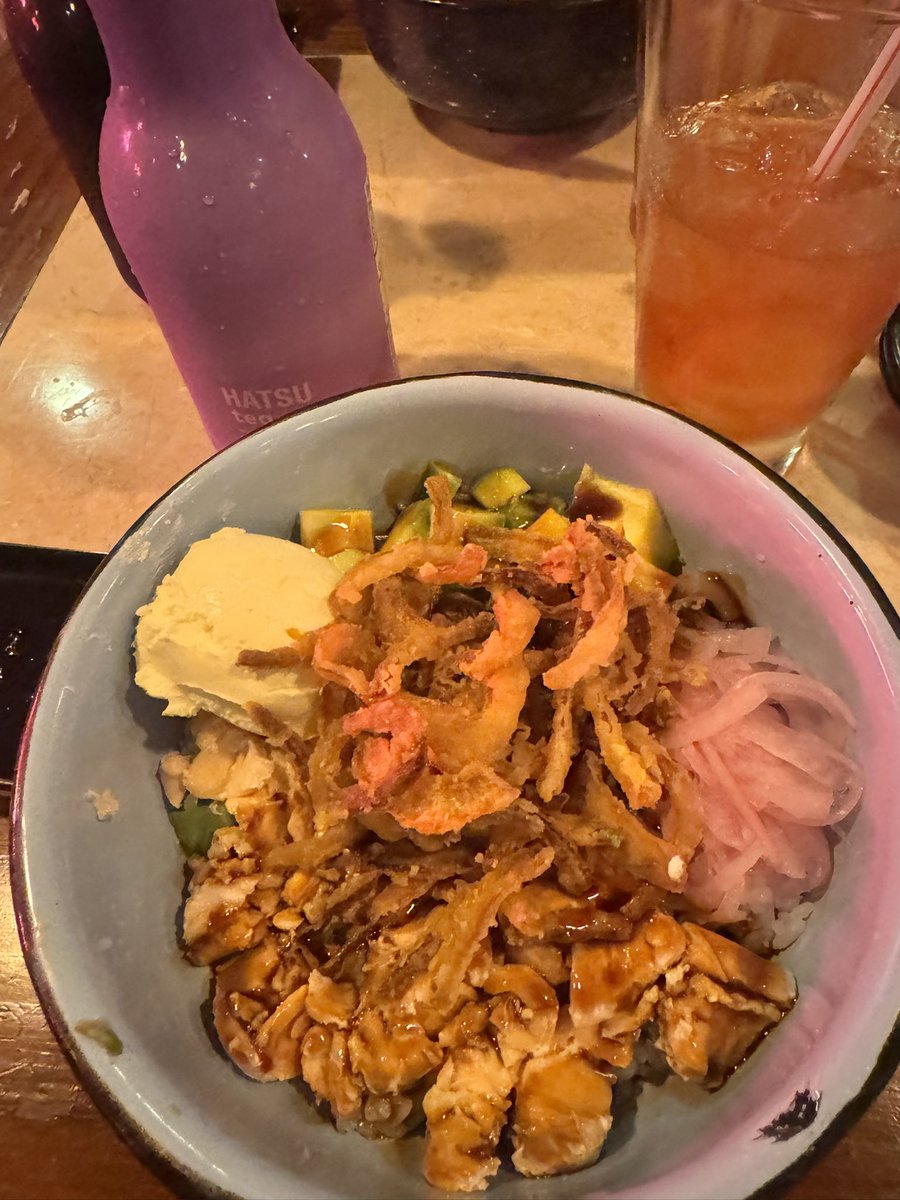 aleydamp's tweet photo. Quiero ir a comer Poke en @honolulu 😋 https://t.co/rOuNKnIZdo