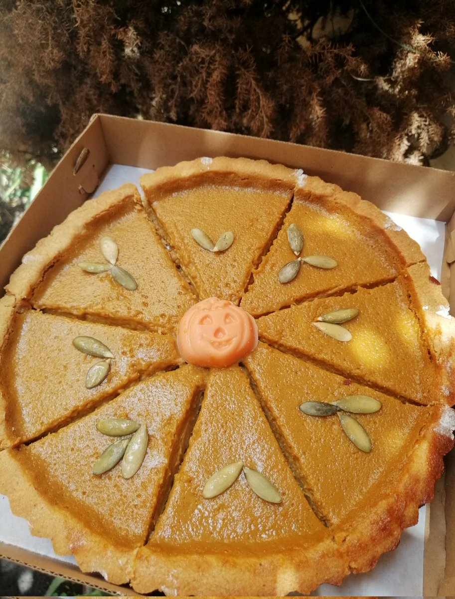 Ya es temporada de calabaza así que ya es temporada de tarta de calabaza 🧡🍂🥧

instagram.com/cacerolazo_res…