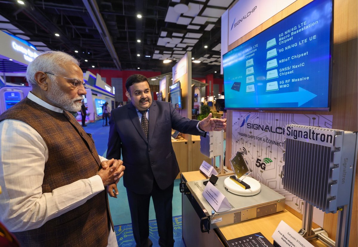 svembu's tweet photo. A very proud moment for Signalchip and Signaltron as Himamshu Khasnis, the CEO of Signalchip, explaining their product offerings to the Honourable Prime Minister Shri Modi-ji, who asked detailed questions, at the India Mobile Congress in Delhi.

Himamshu and his team have worked hard for over a  decade in deep R&D and the products are now showing up - they are making leaps one tape-out at a time! 🙏