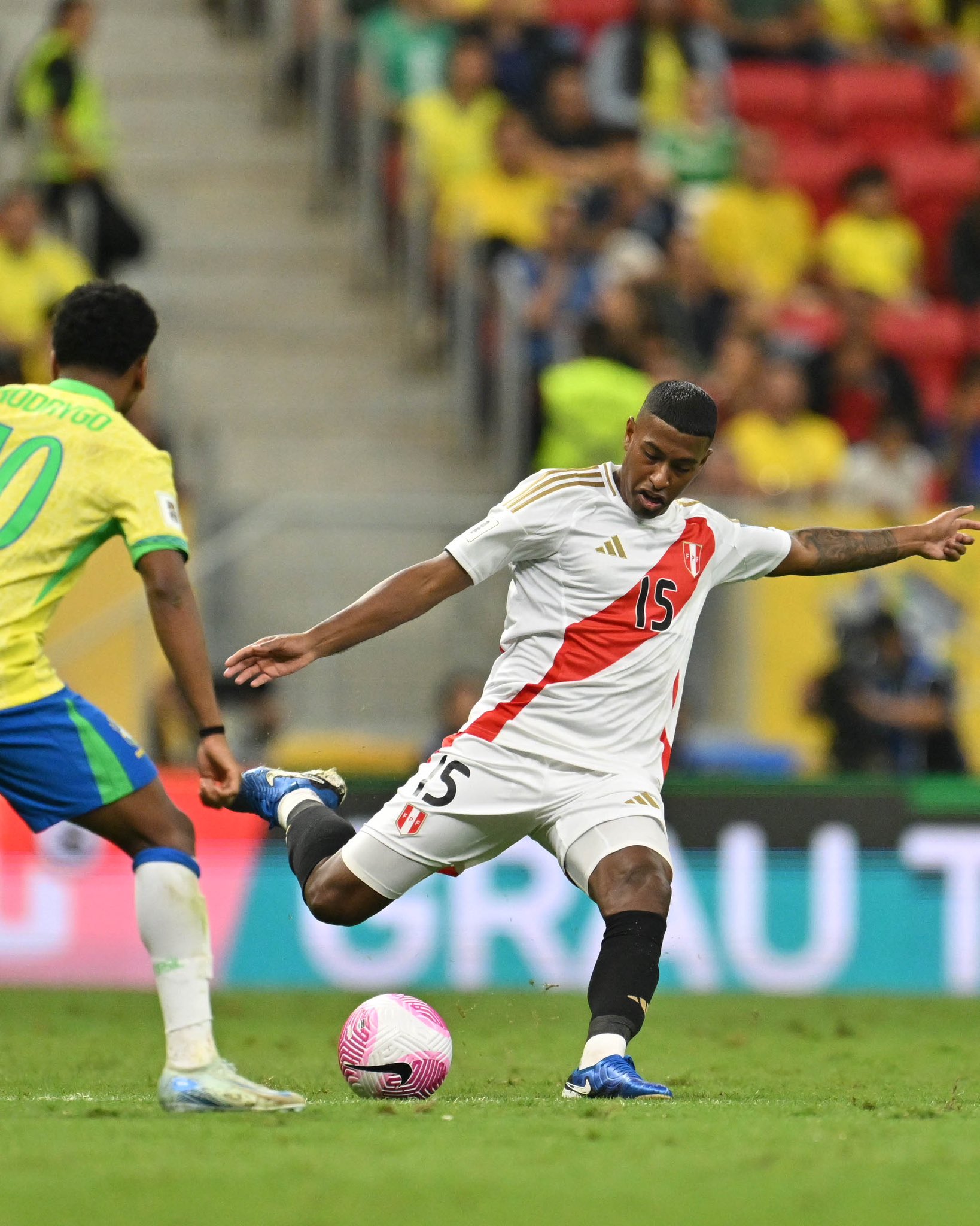 Selección peruana. Hasta el primer gol, Perú planteó una estrategia inteligente basándose en la marca zonal y una disciplina bastante generosa (FPF).