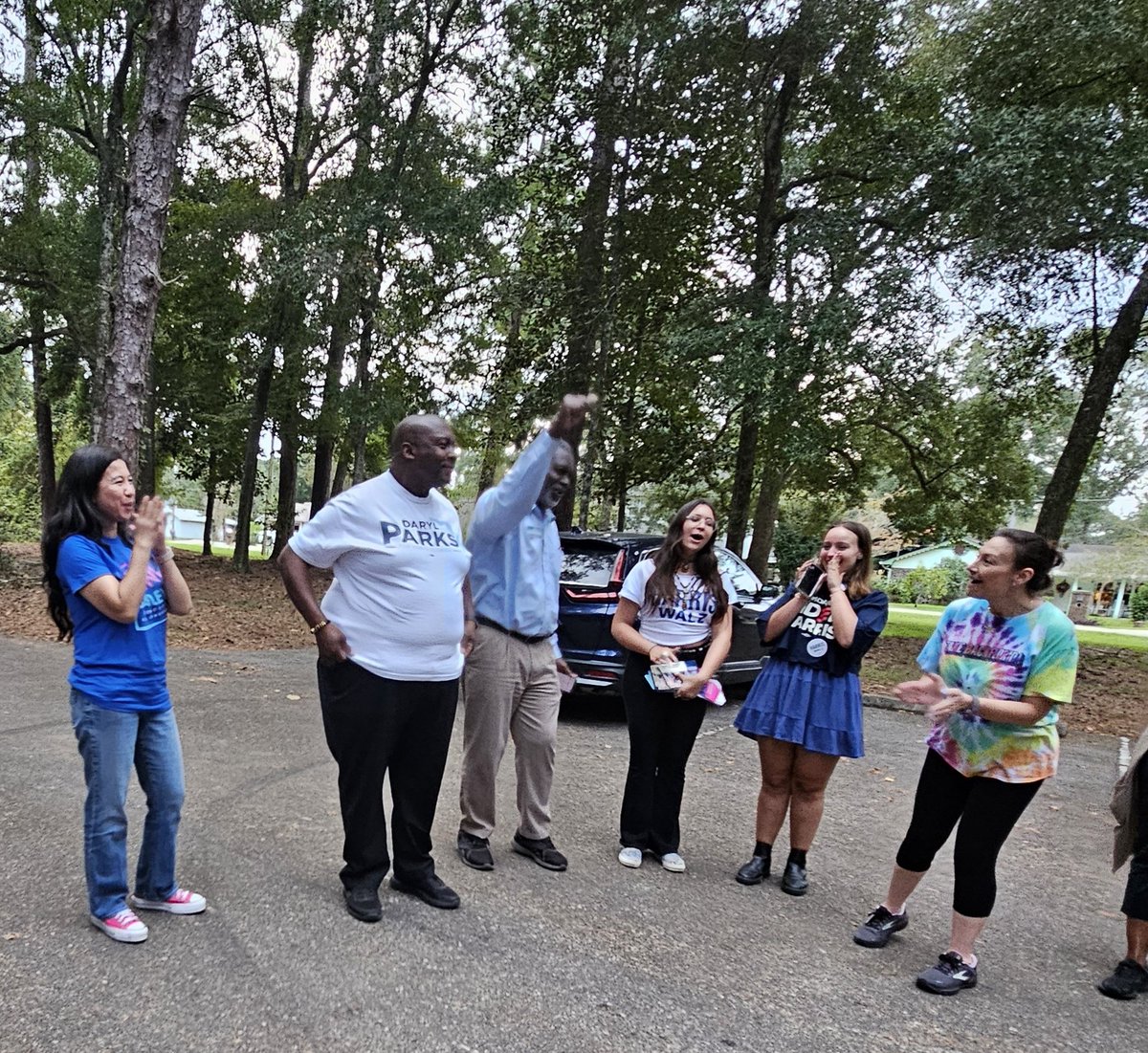 YenForCongress's tweet photo. We work best when we work together! We coordinated with the Harris/Walz and Daryl Parks campaigns today for canvassing. Chair Nikki Fried and Akin Akinyemi showed up to knock doors with us! #VoteBlueUpandDownBallot #yenforcongress #VoteHarrisWalz2024 #teamparks https://t.co/JDzpGpoj8q