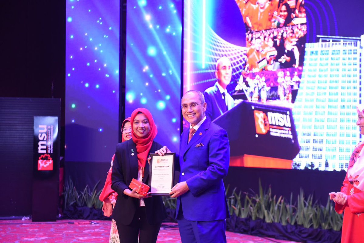 MohdShukriYajid's tweet photo. Great job and congrats to the line of 2023/2024 Stds Rep Council and fascilitators. You have reached a new milestone, but the journey has just begun. Keep moving forward. Very proud of each and everyone of you. @MSUmalaysia @MSUscd #MSauOTC2024 https://t.co/PSw8JuJNKH