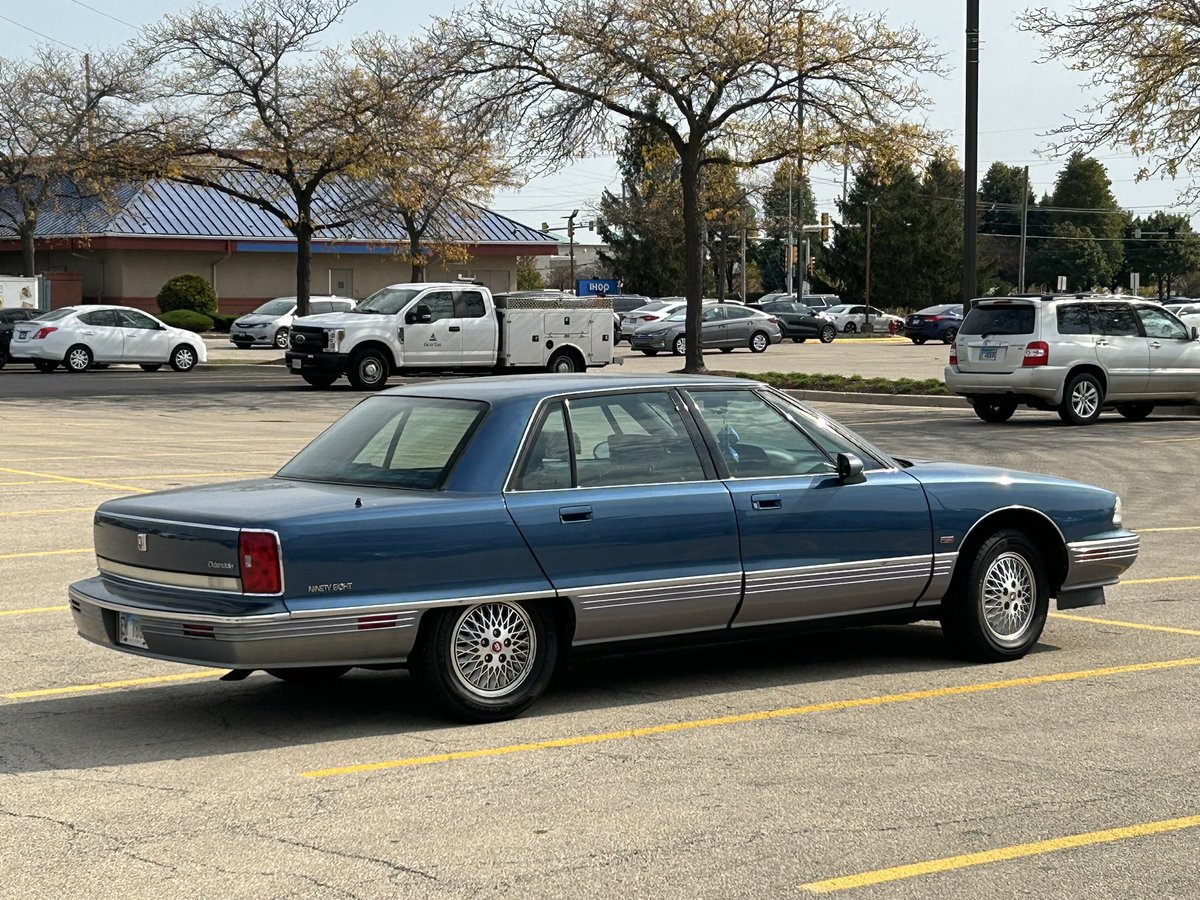 This is how you keep an Oldsmobile 98 looking this nice! Respect that parking job… spotted this weekend.  <a href="/ChicagoSpotter/">ChicagoCarSpotter</a>
