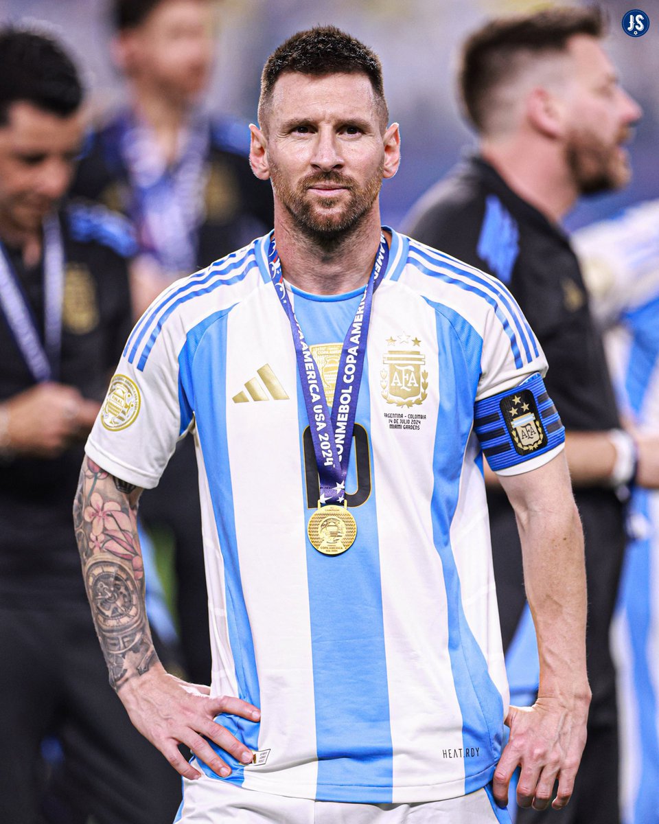 🇦🇷 HAT-TRICK DEL MEJOR DE TODOS.

🐐 QUE DISFRUTE VERLO JUGAR.