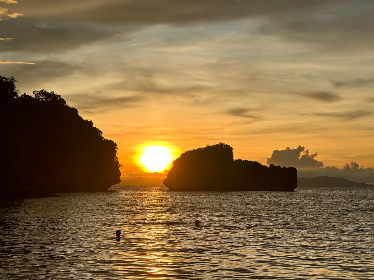 Sunset in andaman sea.  Krabi,Thailand 🇹🇭