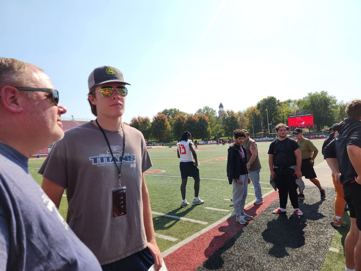 AlecEarley's tweet photo. Thank you for the GameyDay invite @UCMFootballTeam, @H_HAWK  and @Coach_DChambers. It was a good visit besides the heat. Good Luck with the rest of your season! https://t.co/q6DPDA3pvY
