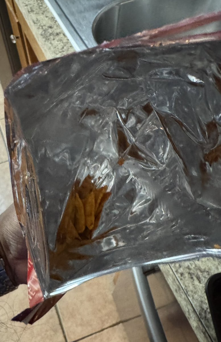 joy2thewld's tweet photo. I opened a bag of @Doritos and look what I got 🙃🙃 https://t.co/bPGsvcTdVT