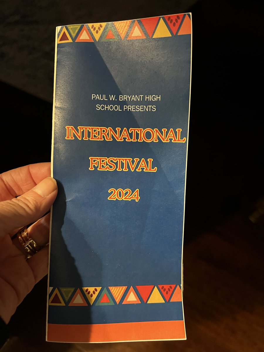 kristigarcia2's tweet image. What an exciting night @BryantStampede enjoying dance, art, food, etc. from around the world! Thank you @PWBHS_AP and everyone who put this special event together! #amazingtothecore🍏 @TCSBoardofEd @TCSESL