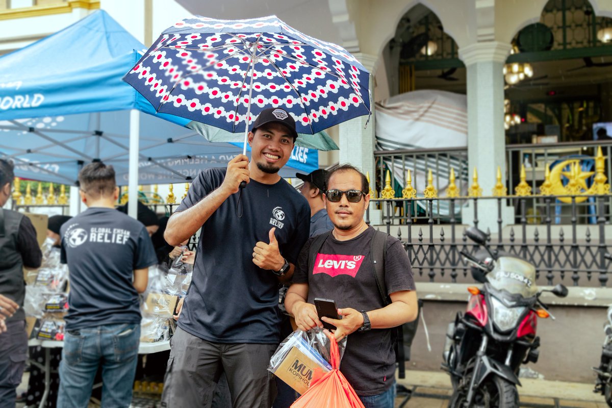 globalehsansg's tweet photo. Despite the rain on our last Kindness Day, it didn’t dampen our spirits in spreading kindness to the community 👋
⁠
A big thank you to everyone who dropped by and supported us! We’re excited to have another Kindness Day coming soon — don’t miss it!⁠ https://t.co/Mmxde3Ls6f