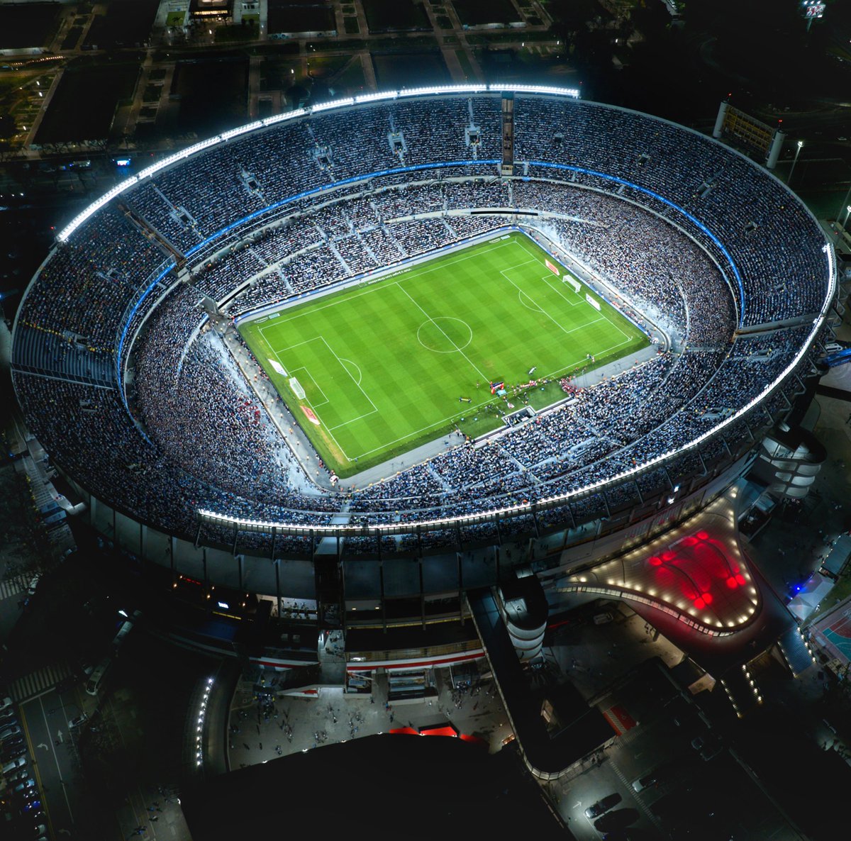 turcocarp's tweet photo. La Selección de Scaloni jugando partidos oficiales en el Monumental:

8 victorias
0 empates
0 derrotas
20 goles a favor
0 en contra

Sentirse en casa en su máxima expresión. https://t.co/zttbNeIDz4