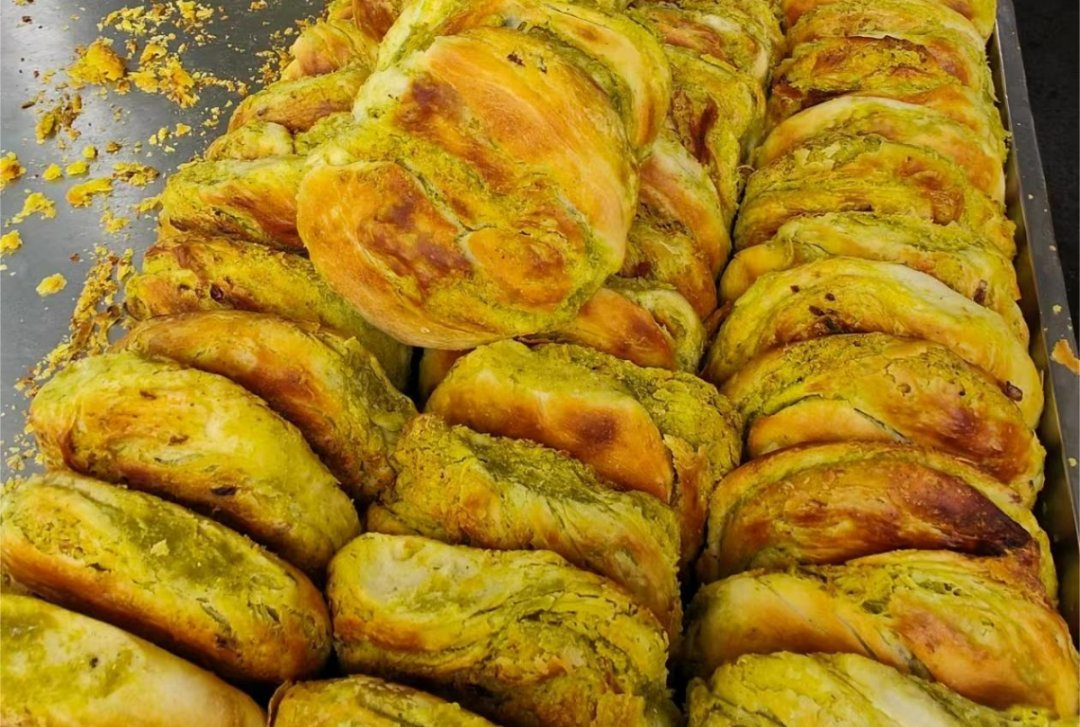 GansuFlavor's tweet photo. 【Amazing Gansu Pastry】
Day 1 👏Crispy Cakes
#ChinaTravel #gansu #FoodieBeauty #fooddelivery #cakehunter #Foodies #lifeisgood #yummy https://t.co/vfRtJfEUU5