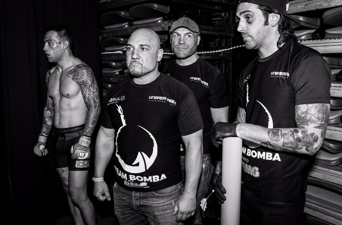 JayGlazer's tweet image. RIP little bro!!! Gang…please don’t walk this walk alone. Asking for help allows us to “be of service”… “being of service” is a huge  tool to help lift our souls through the gray. PLEASE be vulnerable, it will turn a friend into a brother or a sister. Share your pain. #RIPBomba