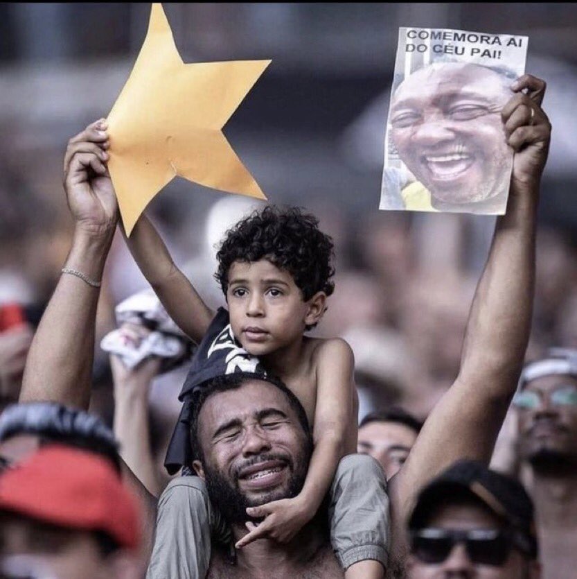 Felipe_Arco's tweet image. Como eu nunca tinha visto essa foto? Imagina um graffiti desse momento ????