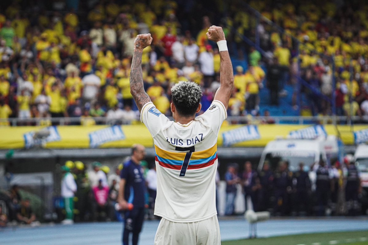 🇨🇴 Máximos goleadores de la Selección Colombia en partidos oficiales:

1️⃣ James Rodríguez: 22
2️⃣ Falcao García: 16
3️⃣ Arnoldo Iguarán: 14
4️⃣ LUIS DÍAZ: 13 ⭐
5️⃣ Víctor Aristizábal: 12
6️⃣ Faustino Asprilla: 11
7️⃣ Freddy Rincón: 11
8️⃣ Teófilo Gutiérrez: 9