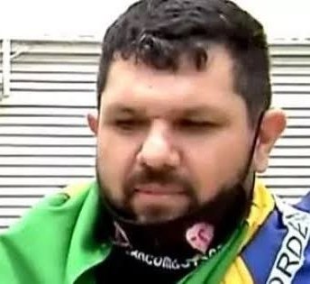 RESUMO DO DIA:

1) Alexandre de Moraes pede a extradição de Oswaldo Eustáquio.

2) Jornalistas da mídia liberal entram em pânico com desempenho do Boulos no debate e o acusam de "ser agressivo".

3) Deputados evangélicos pulam fora do barco do Bolsonaro e fazem oração com o