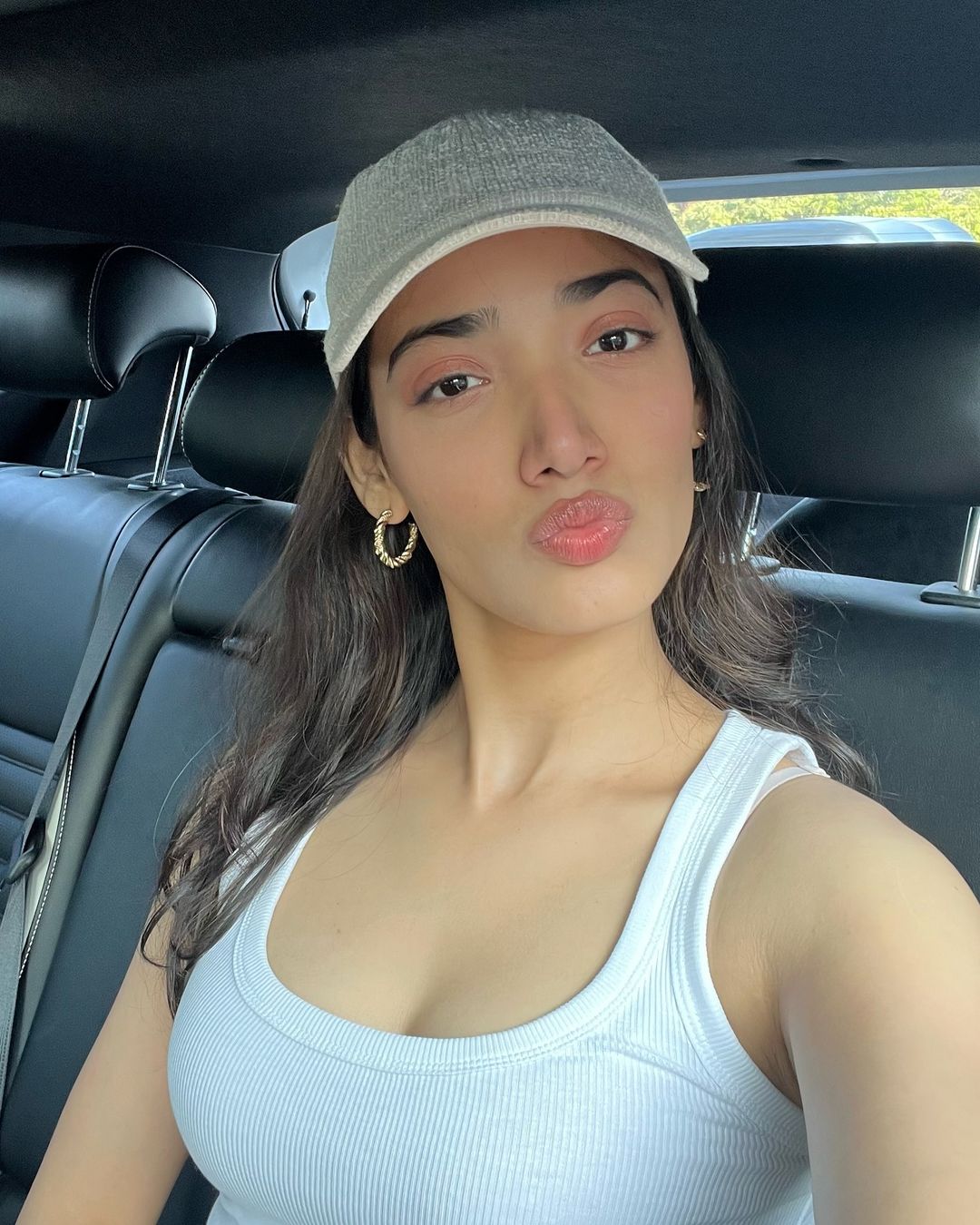 GZ-pLAwb0AILPM8?format=jpg&name=large