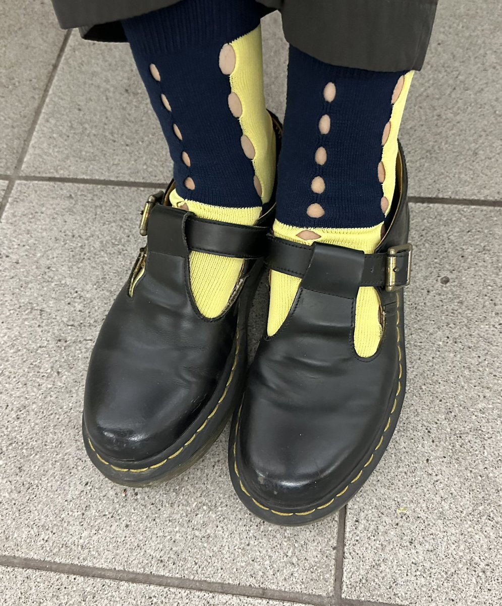 KnittingUchii's tweet photo. 靴下、また穴あきシリーズです🥰
#Bansan https://t.co/j34FefqBSe