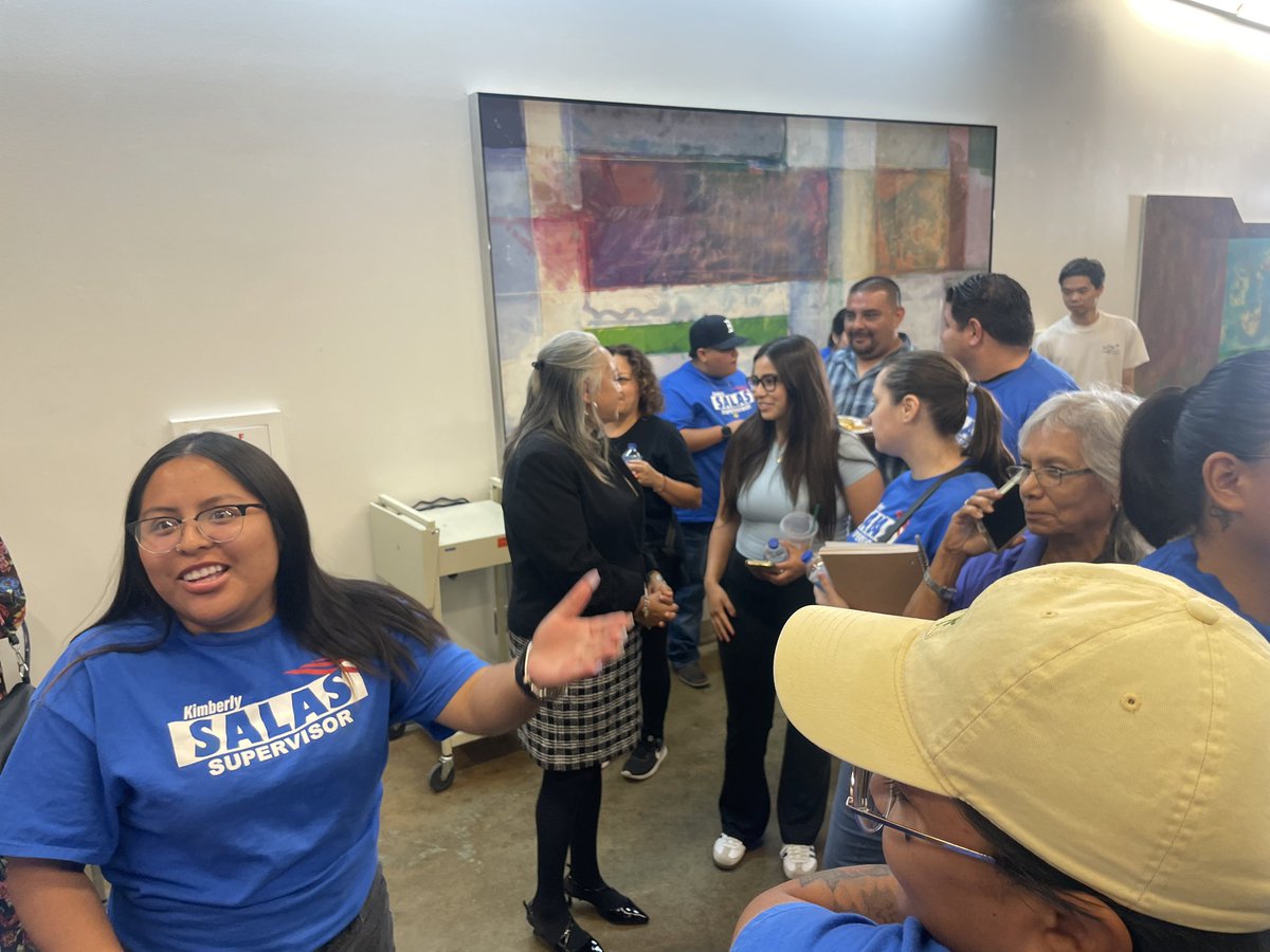 Debate has ended. Candidates are huddling with supporters. <a href="/KVPR/">KVPR</a> <a href="/KernSolNews/">Kern Sol News</a>