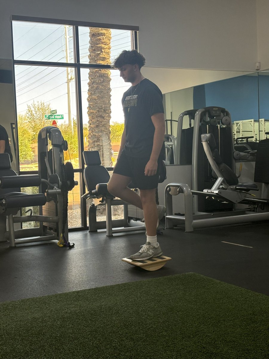 Getting back into the swing of things after 10 weeks! This has and will do nothing but push me harder. This injury is nothing but a comma in my story. This is NOT the end of my football journey and it has taught me many lessons throughout the whole process. 

<a href="/FL_Ftball/">Faith Football</a>