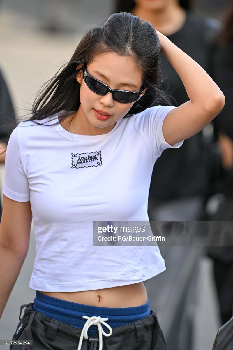 JennieDCGallery's tweet image. 241016 #JENNIE arriving at Jimmy Kimmel Live - getty images