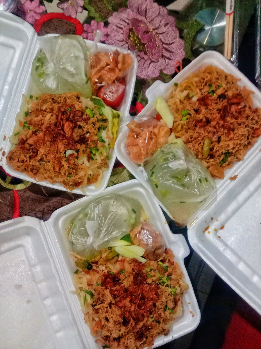 iiinessz's tweet photo. akhire aku beli mie diwarjep https://t.co/zuDWVPxmFK