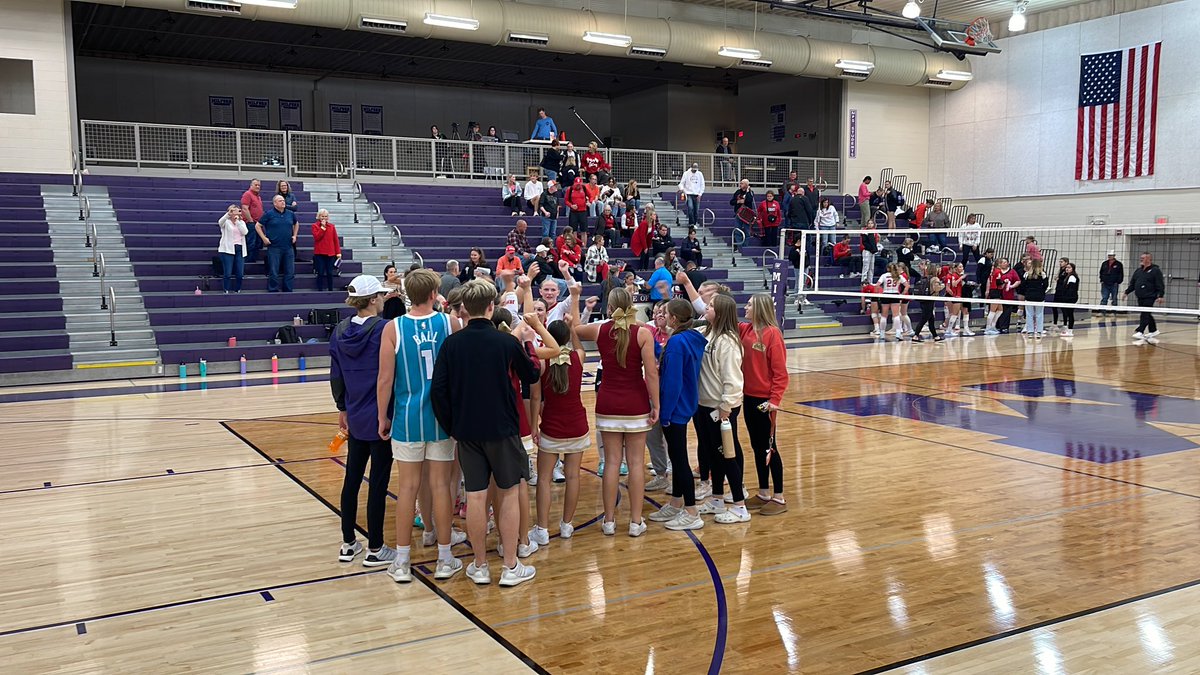 JeffsFairbury's tweet image. 16-14 @JeffsVolleyball wins the deciding 5th set.  Will play Thayer Central Thursday at 7 in Milford. #JeffPride.