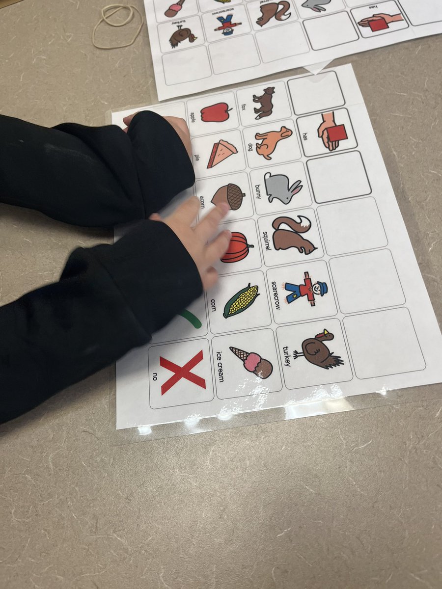 EarlyLearningDr's tweet image. We had a blast with Mrs. Lendy in language group, chatting about different animals and the foods they eat! 🐾🥗 Engaging discussions made learning fun and interactive for everyone! #LanguageFun #ECC #WeAreECC #ECC #Otters #SchoolFamily #school #family