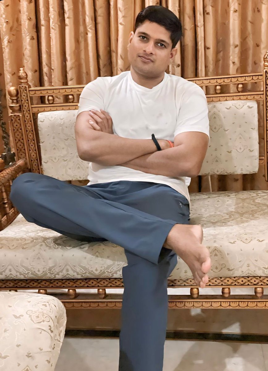 Dr. Yashveer Singh IPS (@dryashveerips) on Twitter photo जिसने ने भी किसी का सहारा ढूंढा, समझ लो उससे सफलता पीछे छूट गई …!!
IPS Yashveer Singh जिसने ने भी किसी का सहारा ढूंढा, समझ लो उससे सफलता पीछे छूट गई …!!
IPS Yashveer Singh